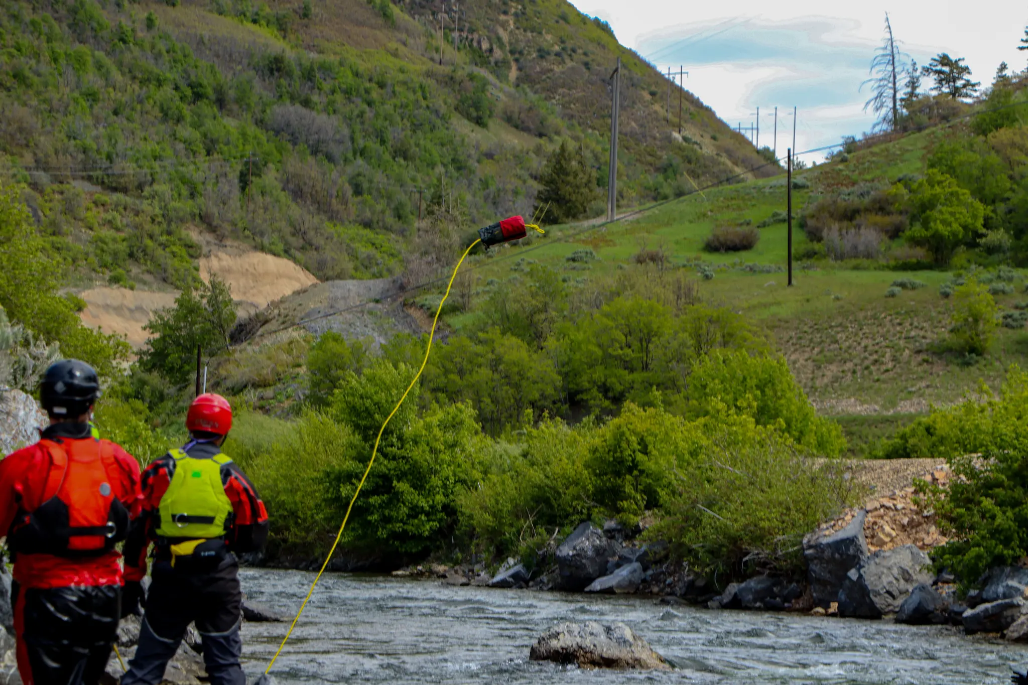 Swiftwater rescue team training - throw bag rescue